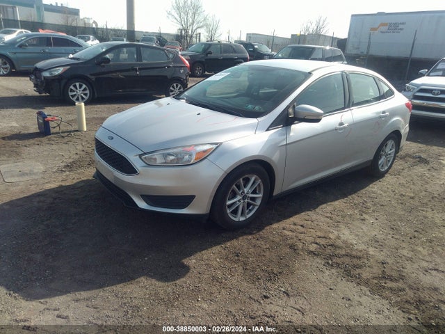 Ford FOCUS SE 2015 1FADP3F24FL301732 Image 2