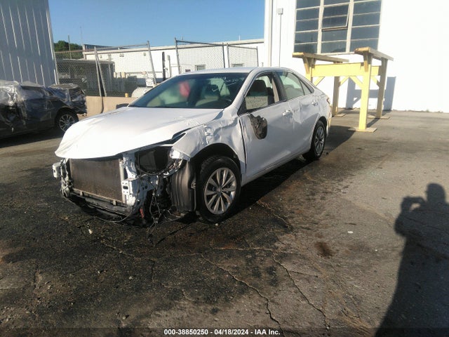 Toyota CAMRY LE 2015 4T1BF1FK5FU022871 Image 2