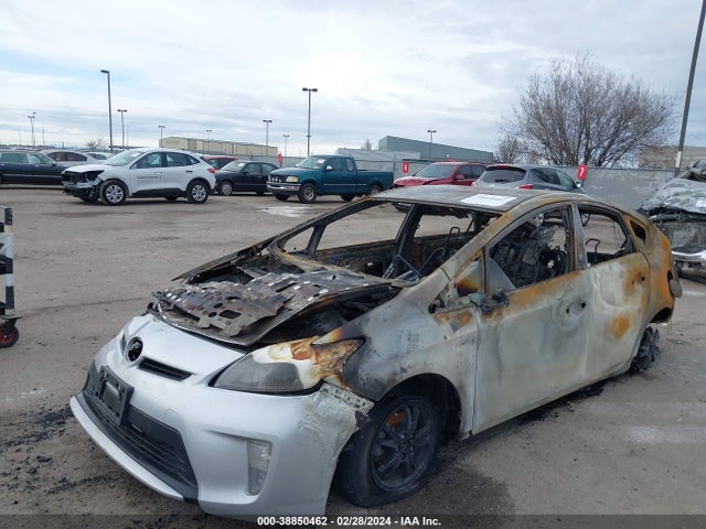 Toyota Prius Two 2015 JTDKN3DU3F0439243 Image 2