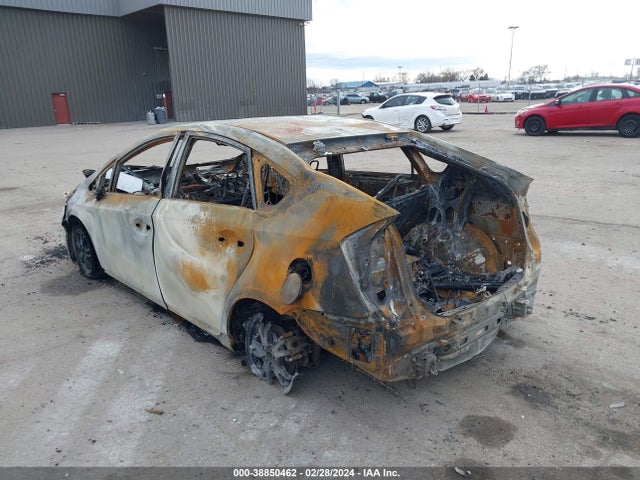 Toyota Prius Two 2015 JTDKN3DU3F0439243 Image 3