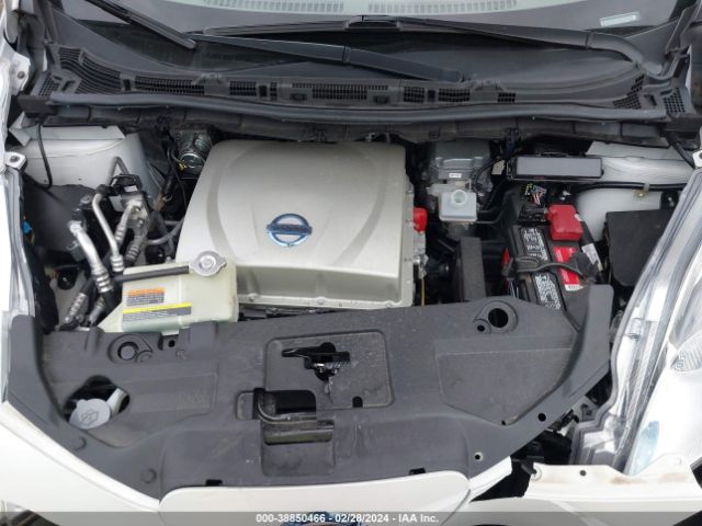 1N4AZ0CP7FC318570 Nissan LEAF SV