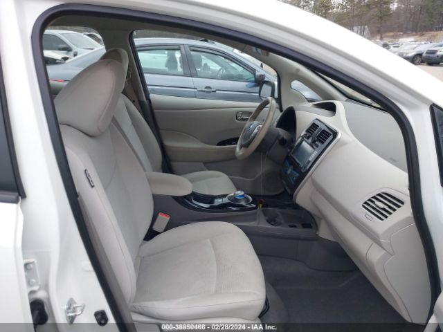 1N4AZ0CP7FC318570 Nissan LEAF SV