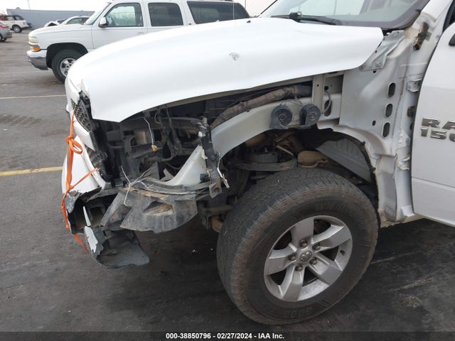 1C6RR7FT1HS820716 RAM 1500 Tradesman Quad Cab 4x4 6'4 Box