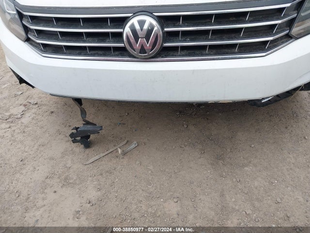 1VWAT7A33HC031795 Volkswagen Passat 1.8t S