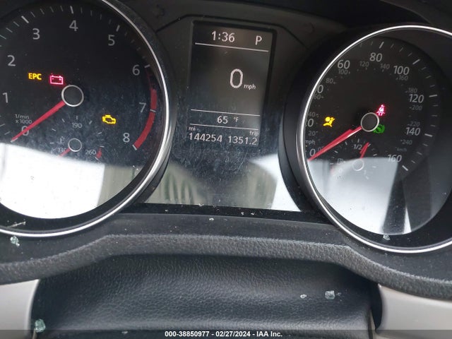1VWAT7A33HC031795 Volkswagen Passat 1.8t S