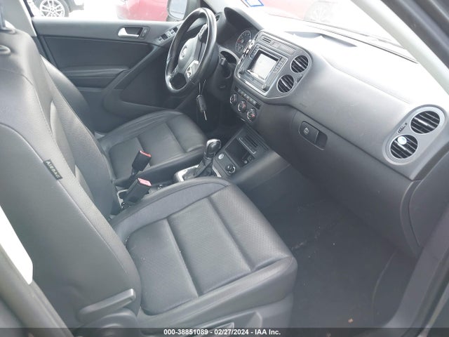 Volkswagen TIGUAN S 2016 WVGAV7AX8GW532609 Image 5