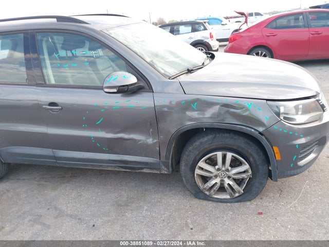 Volkswagen TIGUAN S 2016 WVGAV7AX8GW532609 Image 6