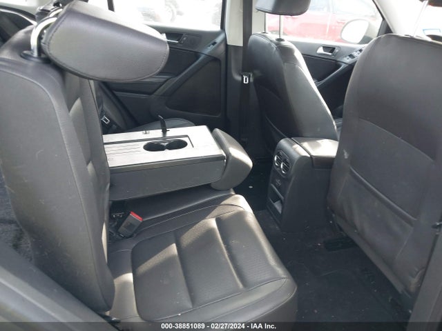Volkswagen TIGUAN S 2016 WVGAV7AX8GW532609 Image 8