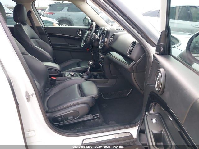 2019 MINI COUNTRYMAN WMZYT3C5XK3E94472 Photo 4