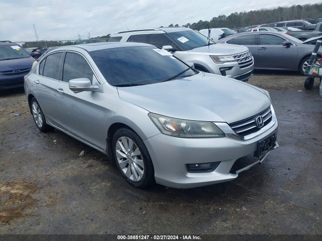 2014 1HGCR2F80EA164167 main image