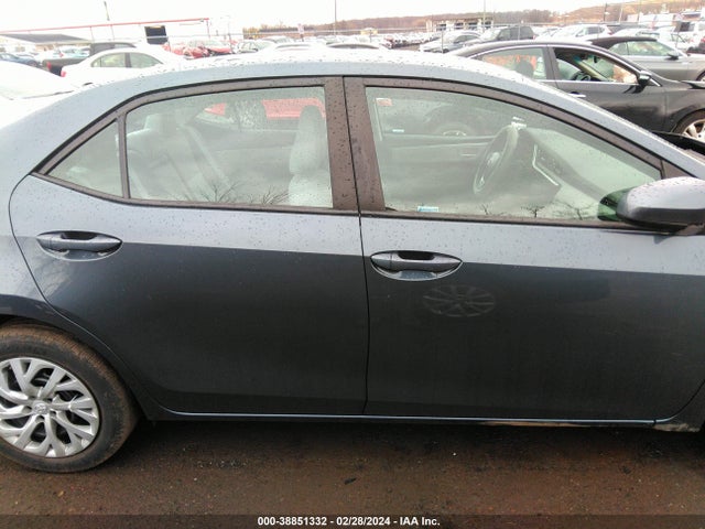 Toyota COROLLA LE 2018 2T1BURHE7JC053609 Image 13