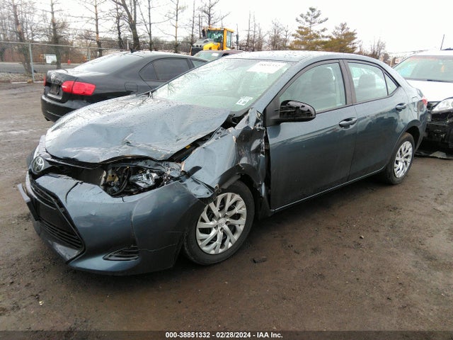Toyota COROLLA LE 2018 2T1BURHE7JC053609 Image 2