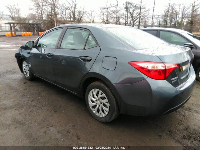 Toyota COROLLA LE 2018 2T1BURHE7JC053609 Image 3
