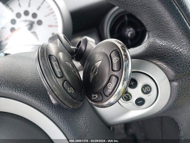 2007 MINI COOPER S WMWMF73597TT85807 Photo 10