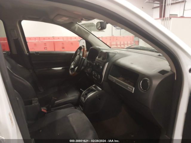 1C4NJCEA1GD735529 Jeep Compass Latitude
