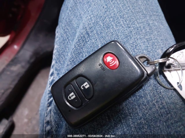Toyota Prius Two 2014 JTDKN3DU4E1752052 Image 11
