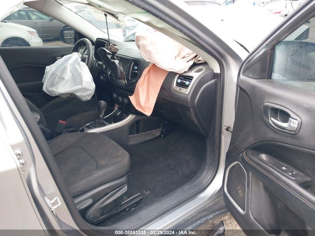 3C4NJCAB0JT204385 Jeep Compass Sport Fwd