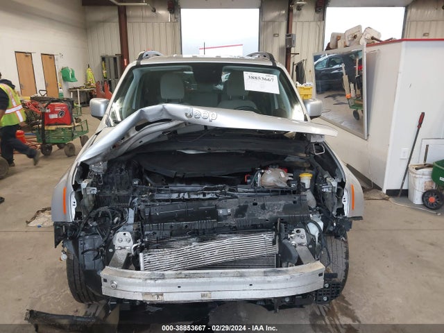 2018 Jeep Renegade Latitude 4x4 მანქანა იყიდება აუქციონზე, vin: ZACCJBBB0JPH13030, აუქციონის ნომერი: 38853667