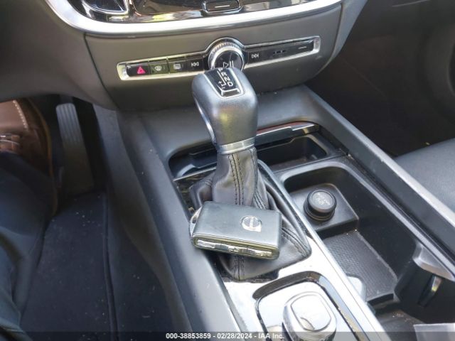 7JR102FK2KG015622 Volvo S60 T5 Momentum