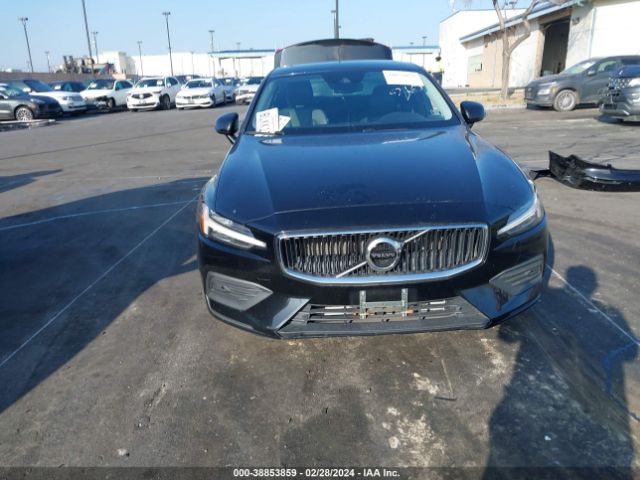 7JR102FK2KG015622 Volvo S60 T5 Momentum