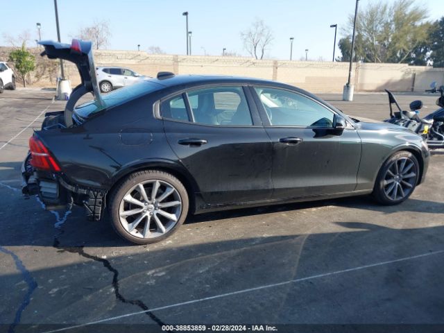 7JR102FK2KG015622 Volvo S60 T5 Momentum