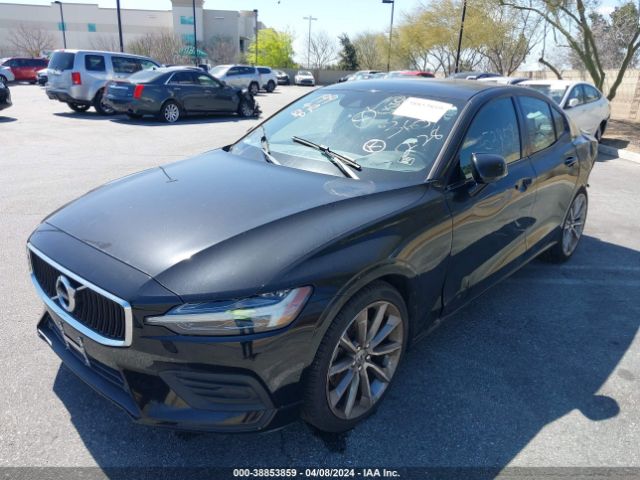 7JR102FK2KG015622 Volvo S60 T5 Momentum
