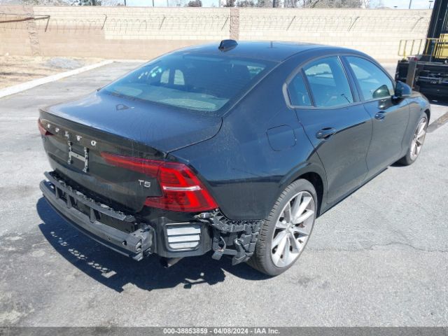 7JR102FK2KG015622 Volvo S60 T5 Momentum