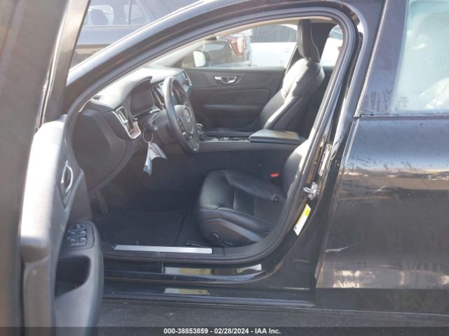 7JR102FK2KG015622 Volvo S60 T5 Momentum