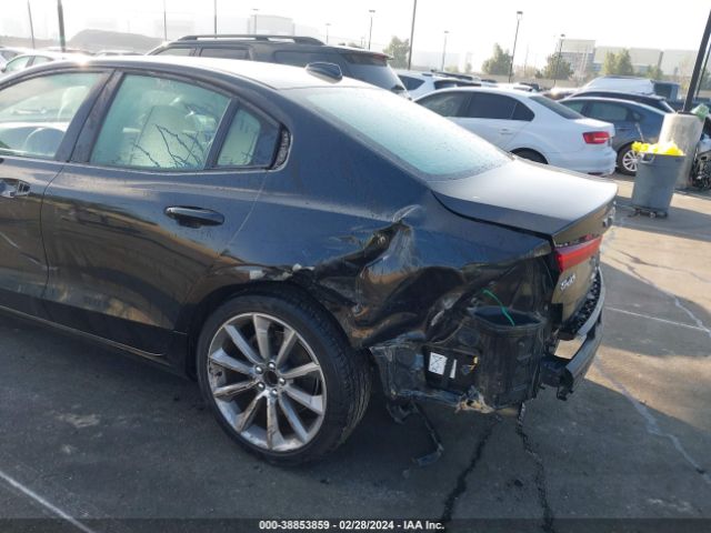 7JR102FK2KG015622 Volvo S60 T5 Momentum