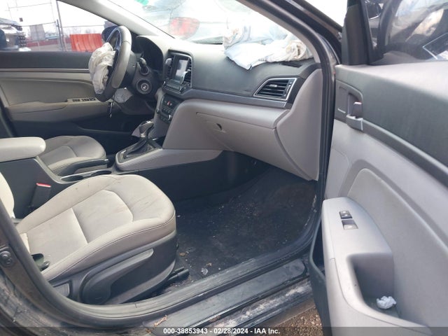 5NPD84LF3JH311136 Hyundai ELANTRA SEL