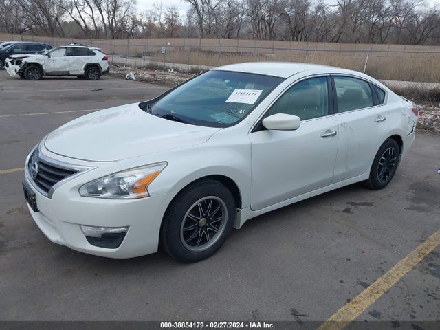 Nissan Altima 2.5 S 2014 1N4AL3AP0EN208100 Image 2