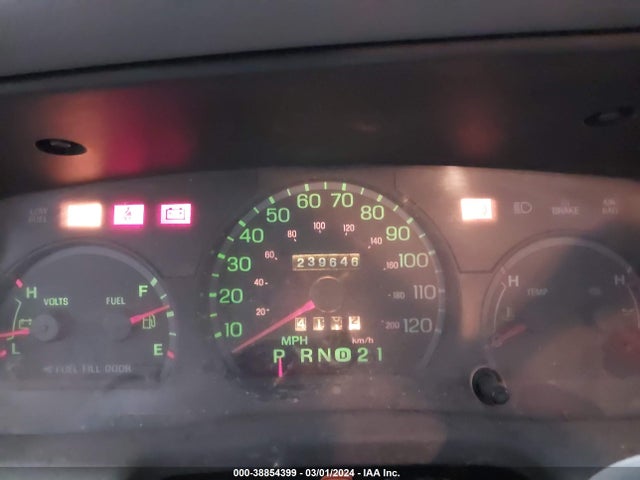 2000 FORD CROWN VICTORIA LX VIN: 2FAFP74W7YX126808
