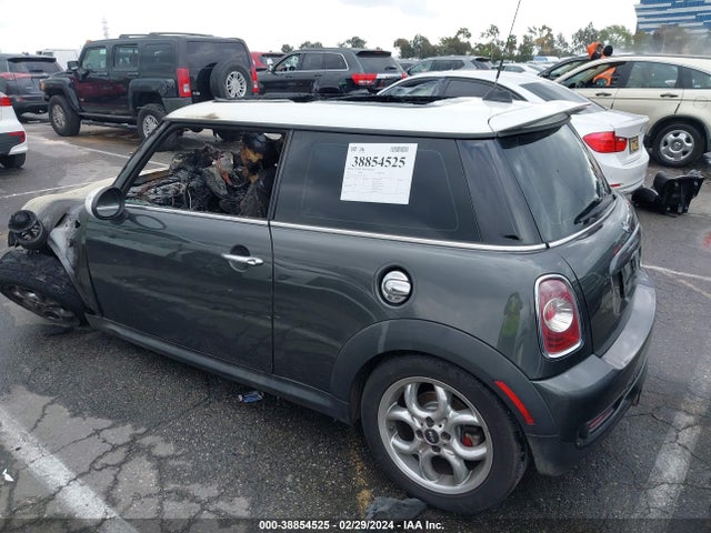 2011 MINI COOPER S WMWSV3C5XBTY12455 Photo 2