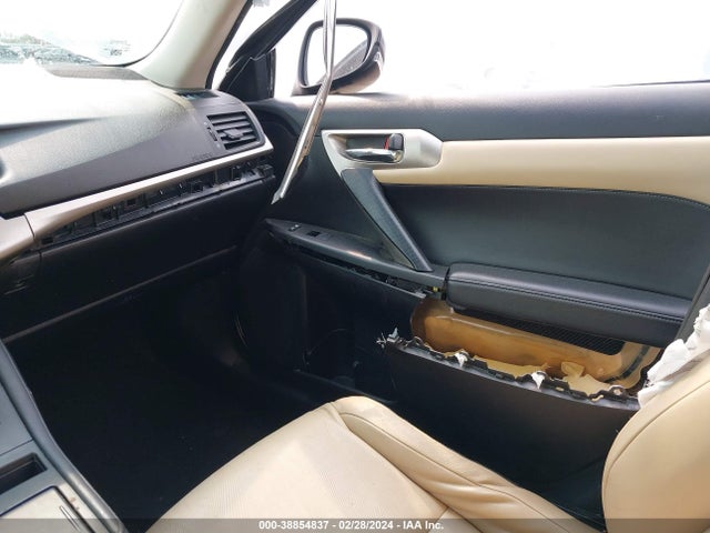 JTHKD5BHXE2188775 Lexus CT 200H