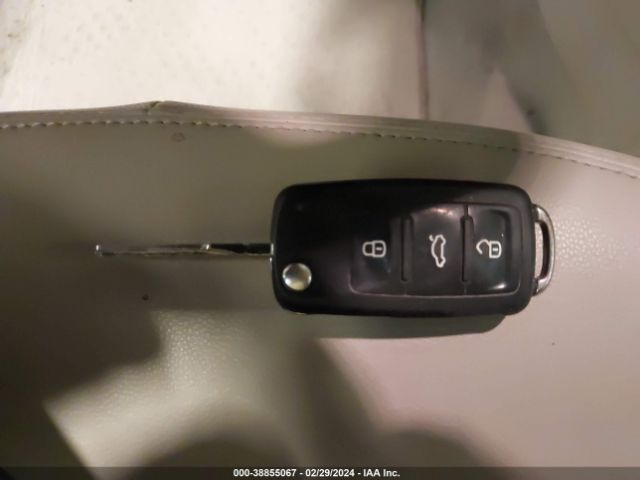 3VWJX7AT2EM605849 Volkswagen Beetle 2.5l