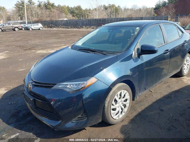 Toyota COROLLA LE 2018 2T1BURHE0JC028681 Image 2