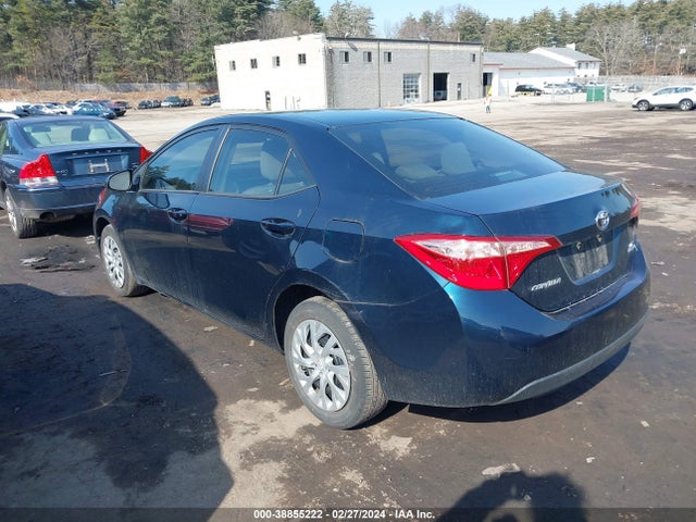 Toyota COROLLA LE 2018 2T1BURHE0JC028681 Image 3