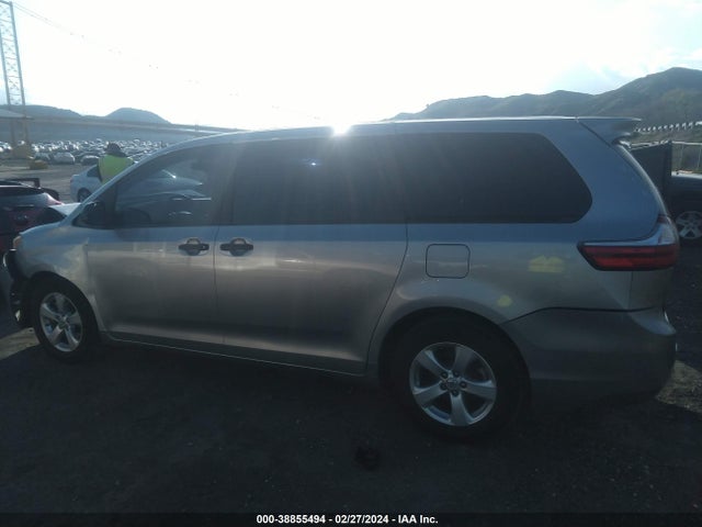 Toyota Sienna L 7 Passenger 2017 5TDZZ3DC2HS869422 Image 14
