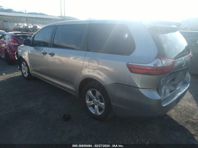 Toyota Sienna L 7 Passenger 2017 5TDZZ3DC2HS869422 Image 3