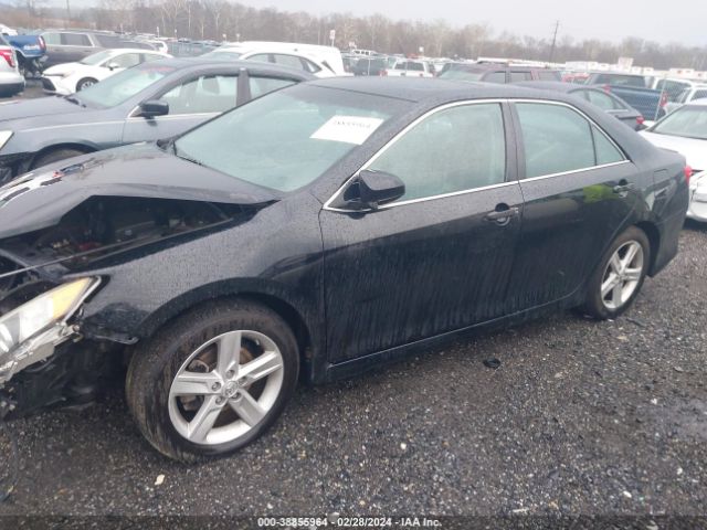 4T1BF1FK1EU305735 Toyota CAMRY SE
