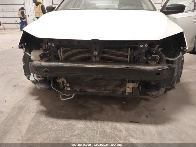 3VW2K7AJ8FM353589 Volkswagen Jetta 2.0l S