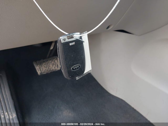 KIA SEDONA LX 2017 KNDMB5C17H6240586 Image 11
