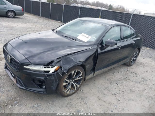 7JRL12TK8RG297253 Volvo S60 B5 Core Dark Theme