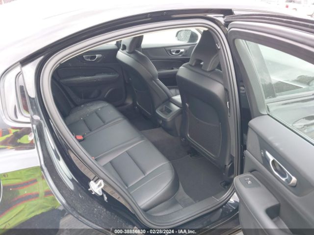 7JRL12TK8RG297253 Volvo S60 B5 Core Dark Theme