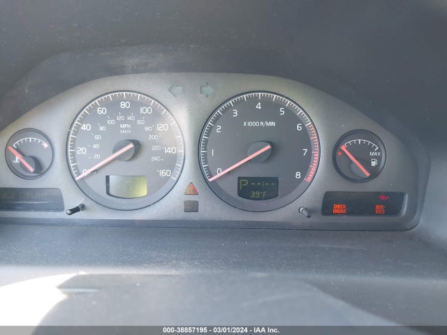 2001 VOLVO V70 XC VIN: YV1SZ58D711026894