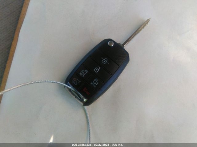 KNDMB5C10G6107196 KIA SEDONA LX