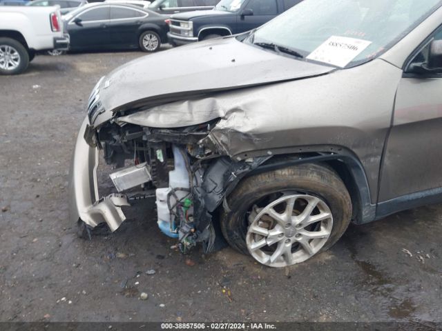 1C4PJLAB4GW257117 Jeep Cherokee Sport