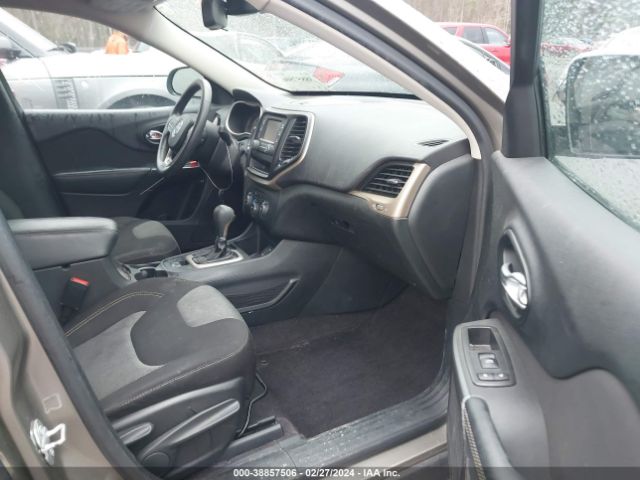 1C4PJLAB4GW257117 Jeep Cherokee Sport