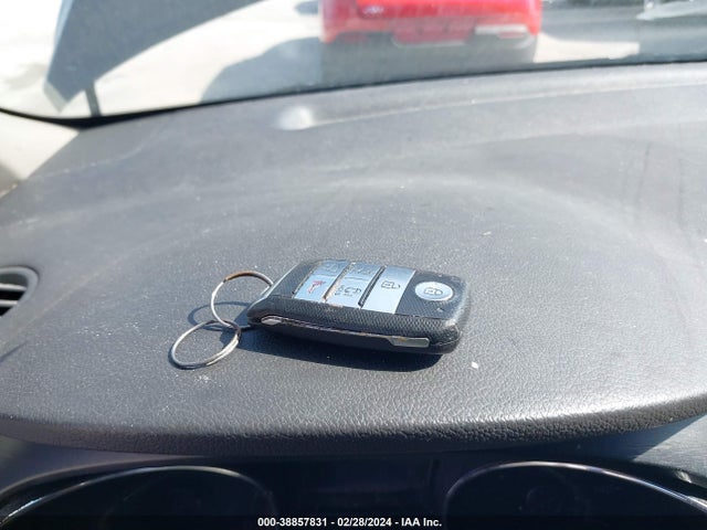 KIA SEDONA LX 2017 KNDMB5C17H6237994 Image 11