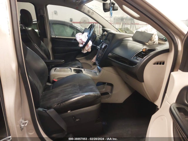 2C4RC1JG9FR730035 Chrysler Town & Country Limited